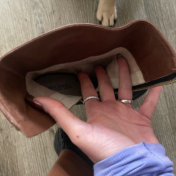 Michael Kors ‘Stockard’ Two Tone Black/Mocha Leather Platform Bootie Size 8 - Picture 3 of 9